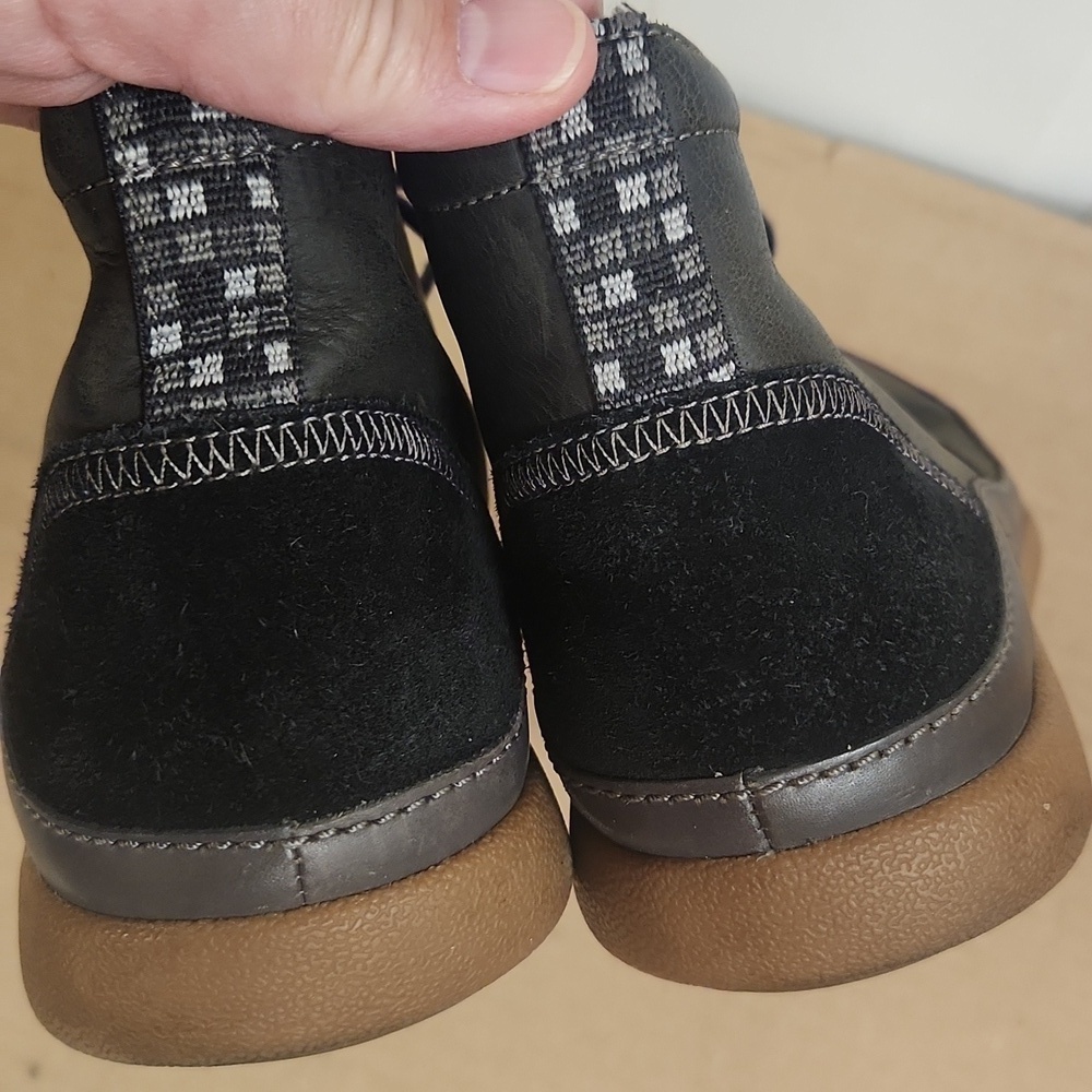 Chaco Black and Gray Chukka Boots with Leather Finish - Picture 4 of 6